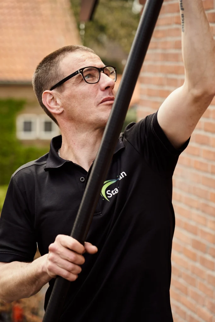 afbeelding van een glazenwasser
