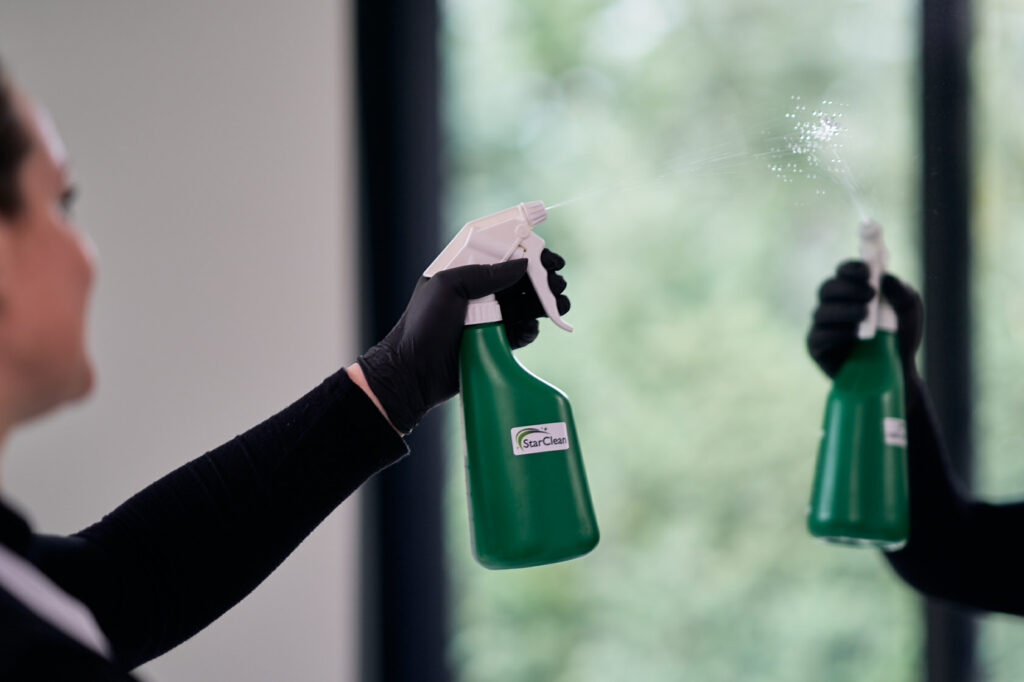 afbeelding schoonmaakster starclean